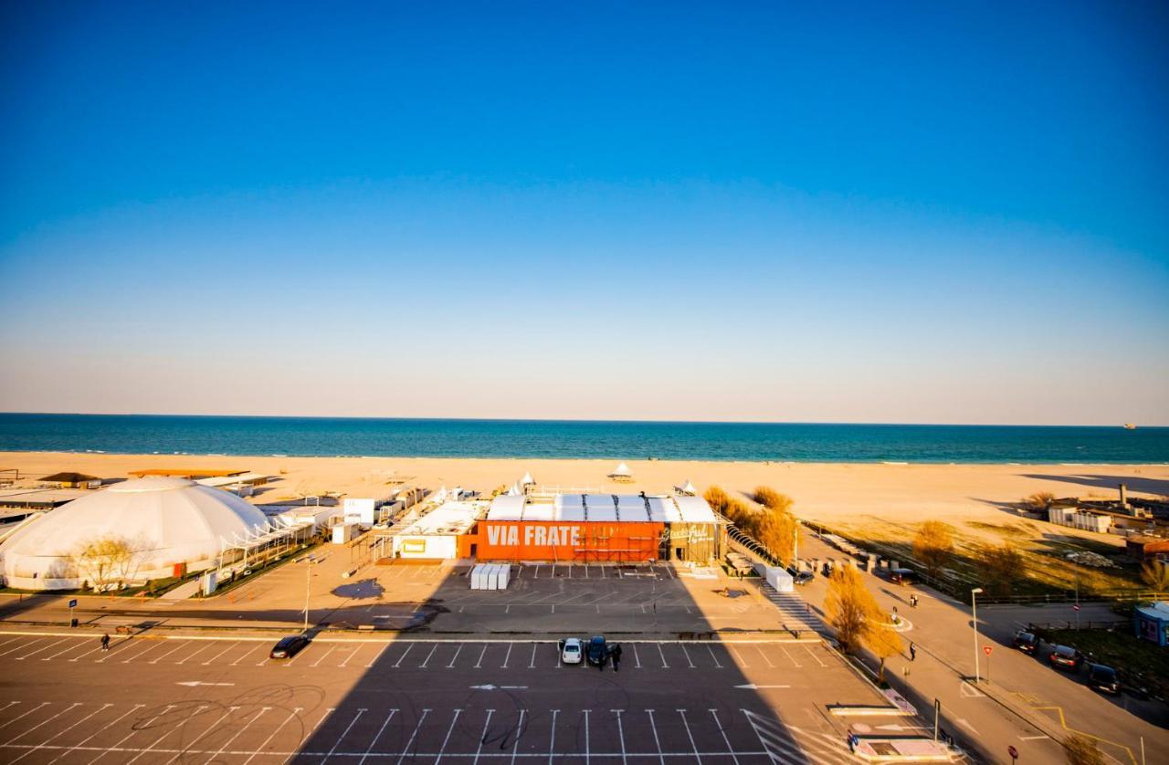 Ferienwohnung Summerland Luxury Velvet Front Sea View Mamaia Exterior foto