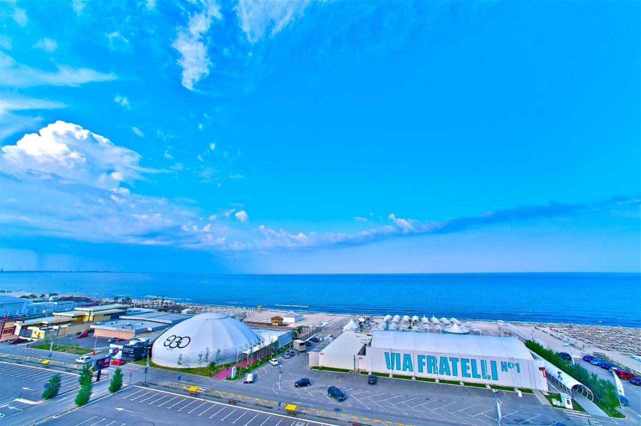 Ferienwohnung Summerland Luxury Velvet Front Sea View Mamaia Exterior foto