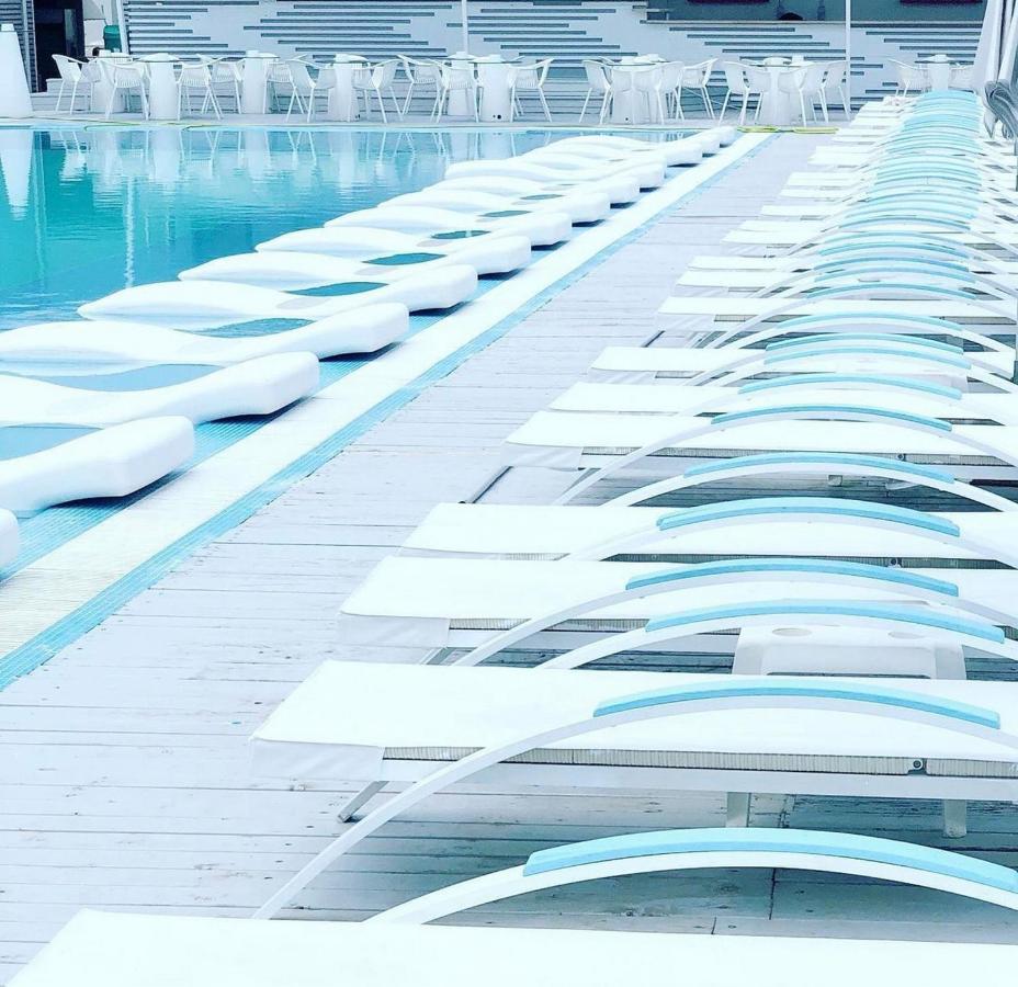 Ferienwohnung Summerland Luxury Velvet Front Sea View Mamaia Exterior foto
